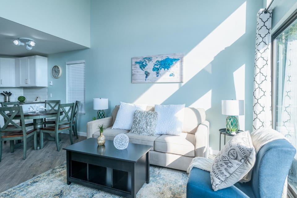 Bed, Living room, Seating area