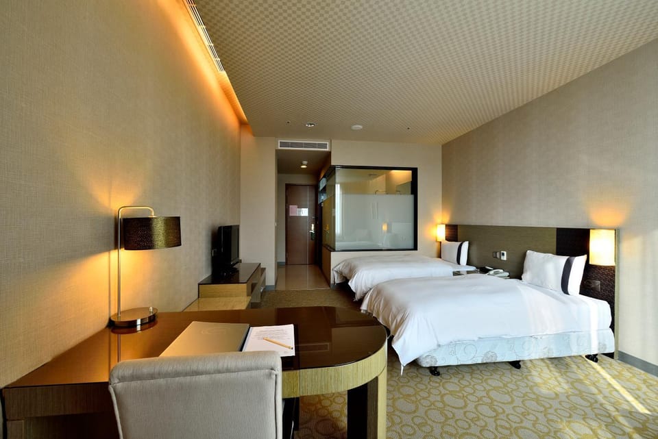 Bed, TV and multimedia, Living room, Photo of the whole room, Bedroom
