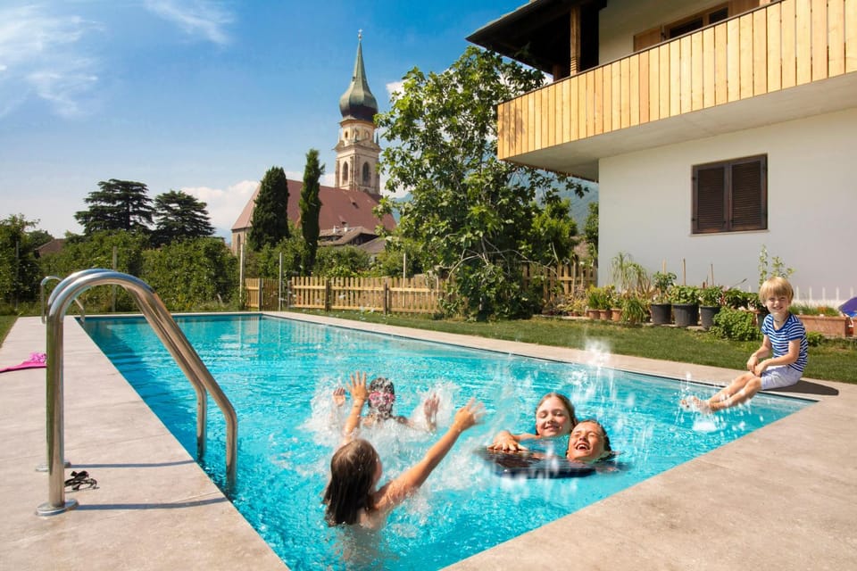 Swimming pool, Swimming pool