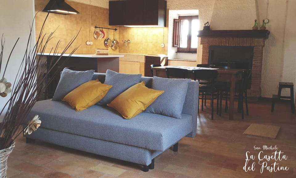 Kitchen or kitchenette, Living room, Photo of the whole room, Seating area, Dining area, Meals, Breakfast, Lunch, furniture, heating, internet, stove, kitchen, air conditioner