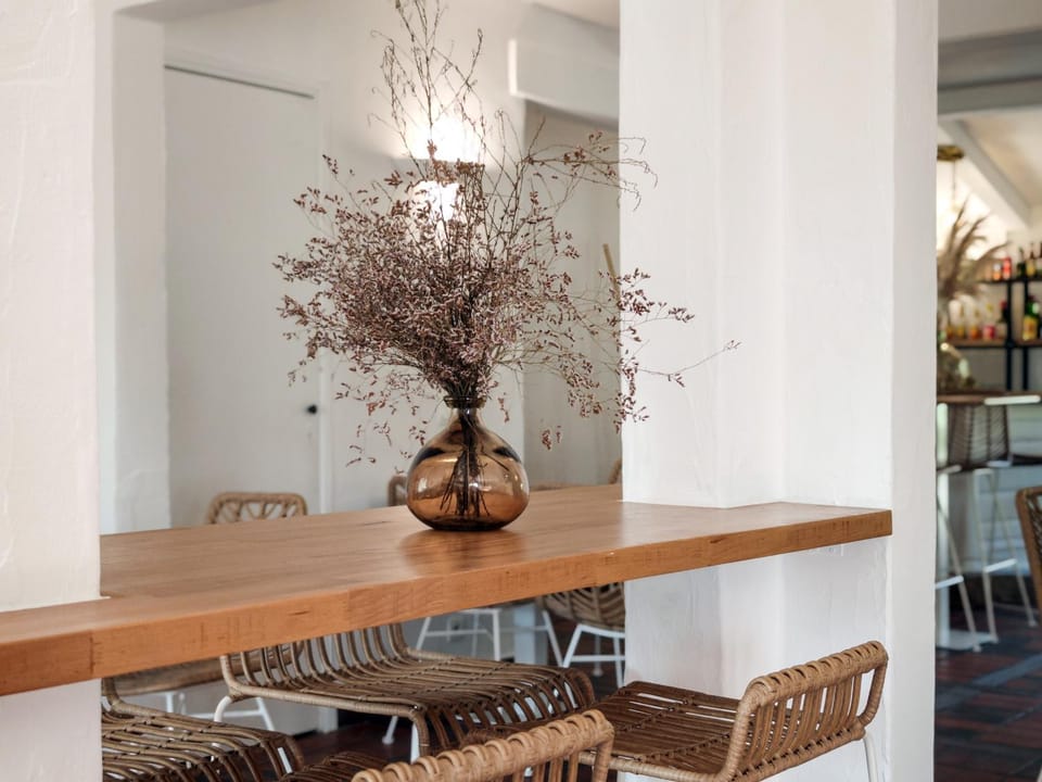 Property building, Restaurant/places to eat