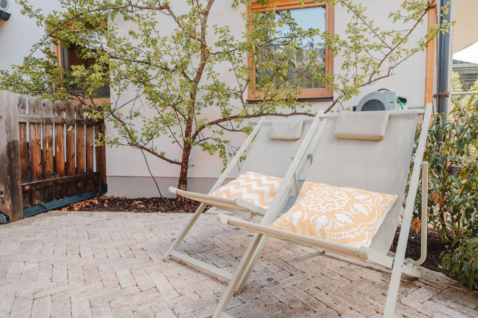 Balcony/Terrace, sunbed