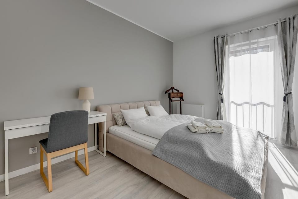 Bed, Seating area, Bedroom