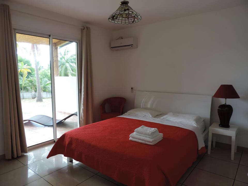 Bed, Photo of the whole room, Bedroom, Garden view