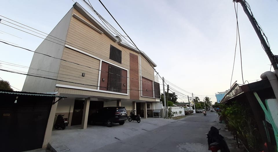 Property building, Neighbourhood, Other, City view, Street view, Quiet street view