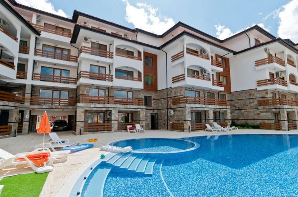 Property building, Swimming pool