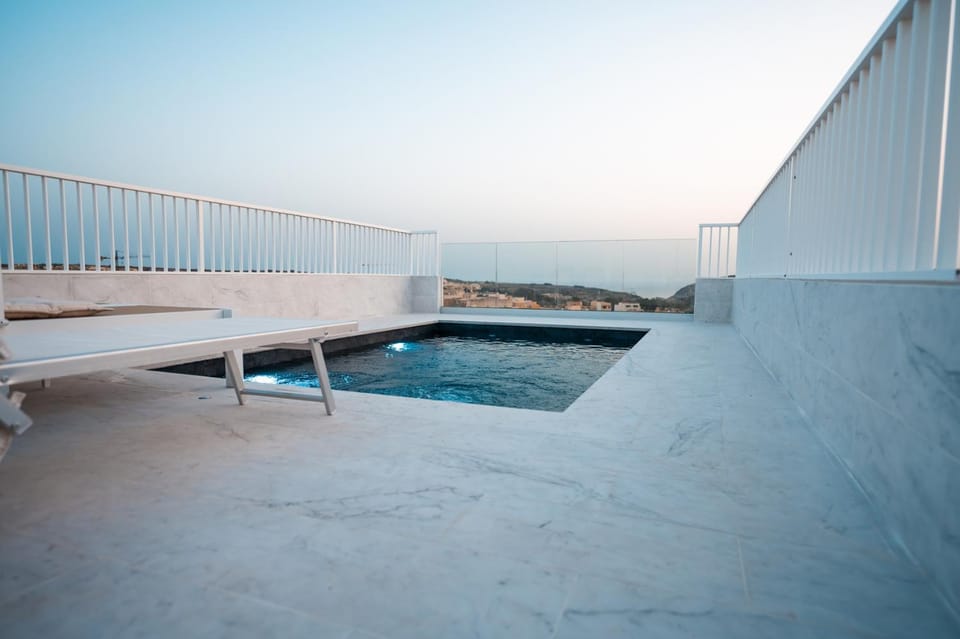 Day, Natural landscape, View (from property/room), Balcony/Terrace, Pool view, Sea view, Swimming pool, sunbed