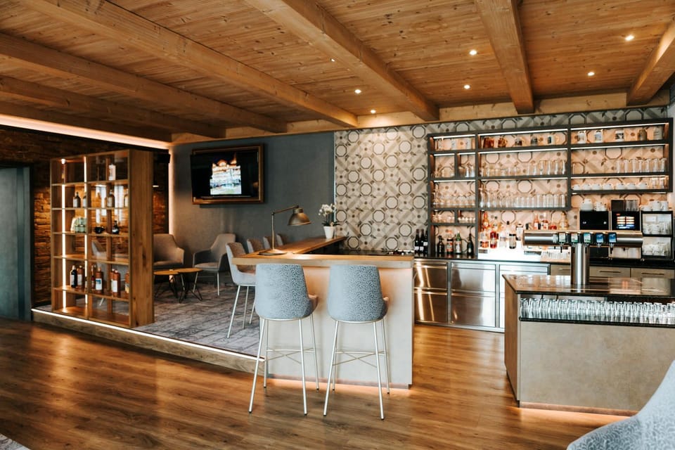 TV and multimedia, Lounge or bar, Drinks