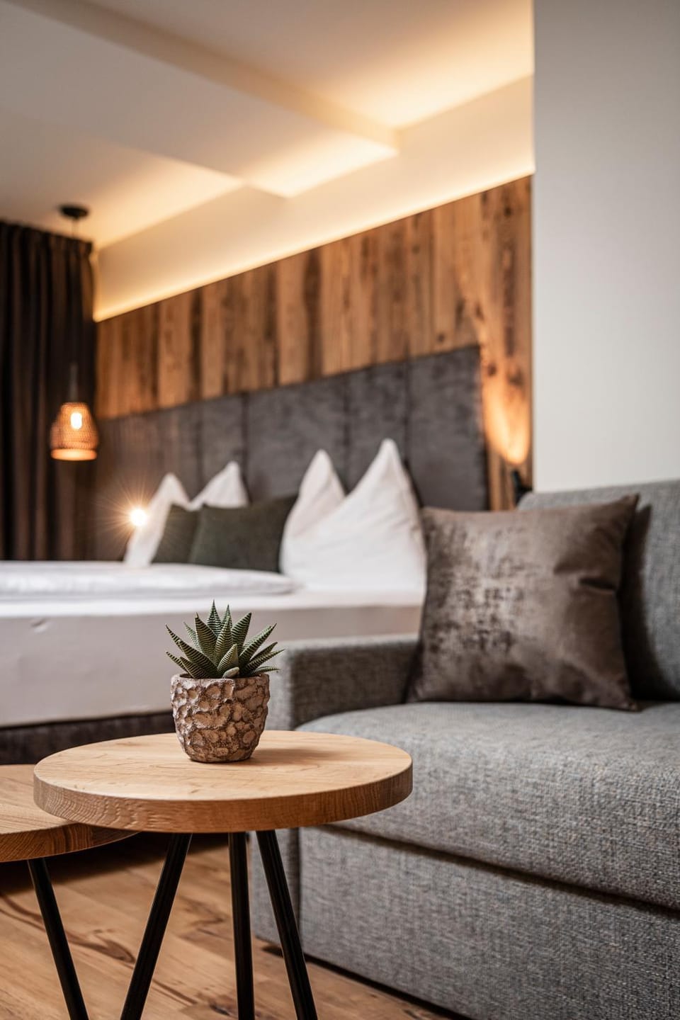 Bed, Photo of the whole room, Seating area, Bedroom