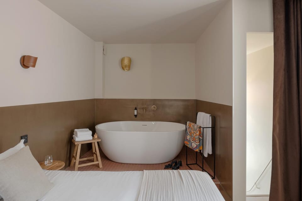 Photo of the whole room, Bedroom, Bath