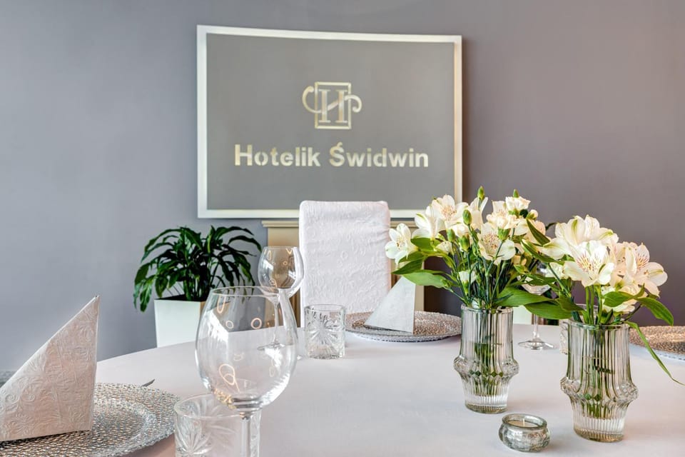 Property logo or sign, Food and drinks, Logo/Certificate/Sign, Text overlay, Drinks, Certificate/Award