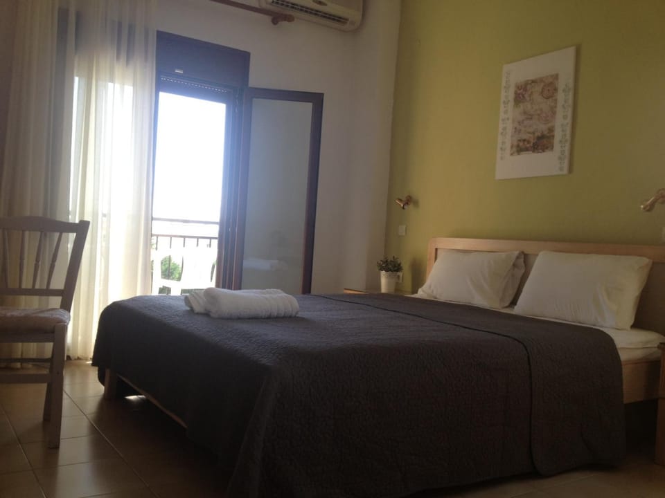 Bed, Photo of the whole room
