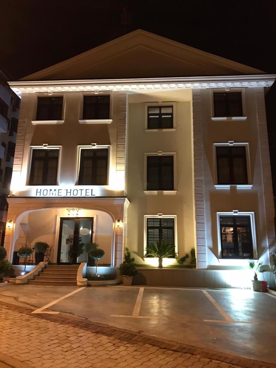 Facade/entrance