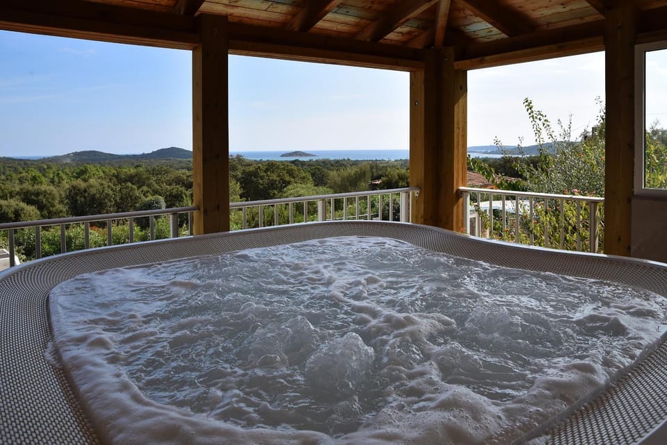Hot Tub, Spa and wellness centre/facilities, Sea view
