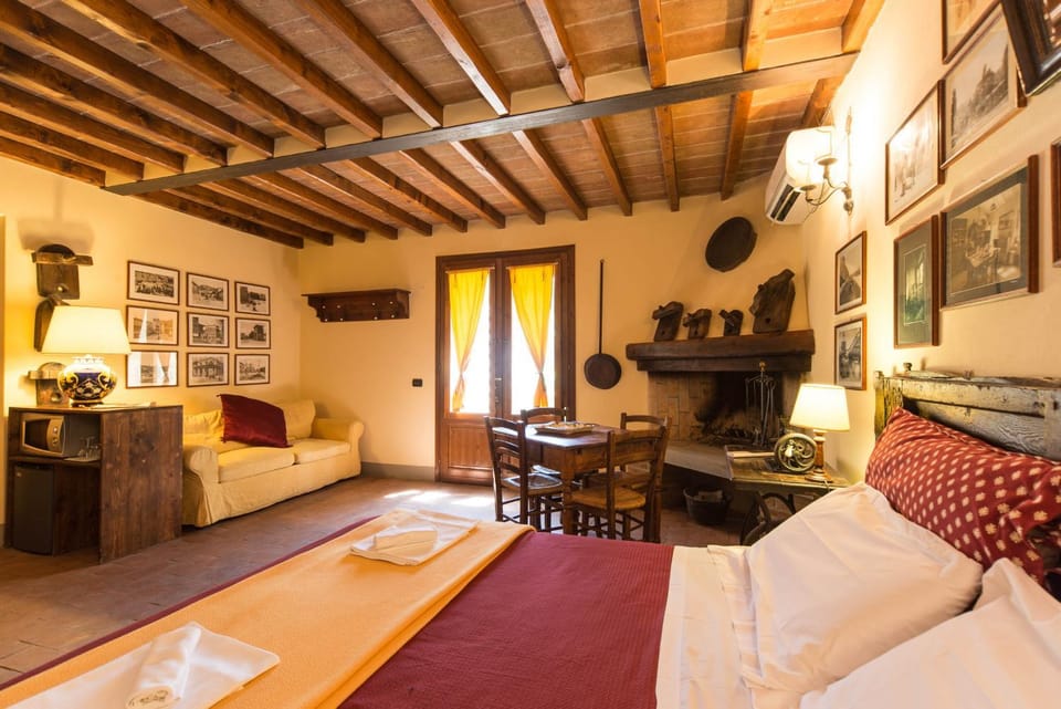 Podere Il Poggiolo Farm Stay in Tuscany