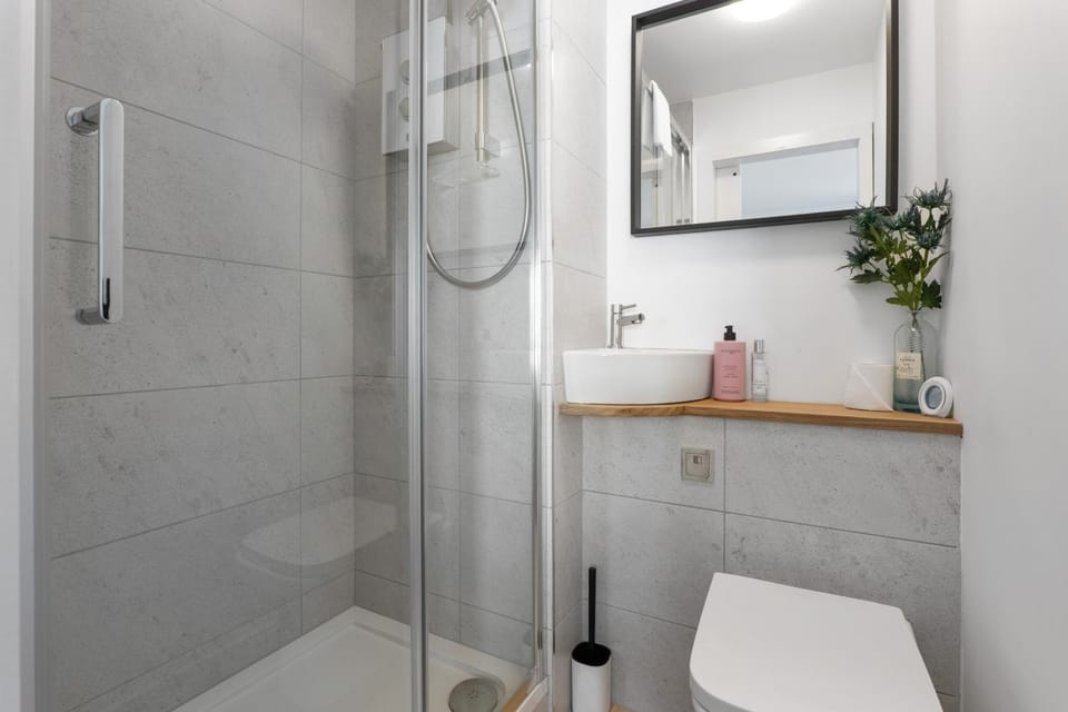 Shower, Toilet, Bathroom