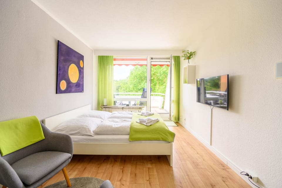 Bed, TV and multimedia, Photo of the whole room