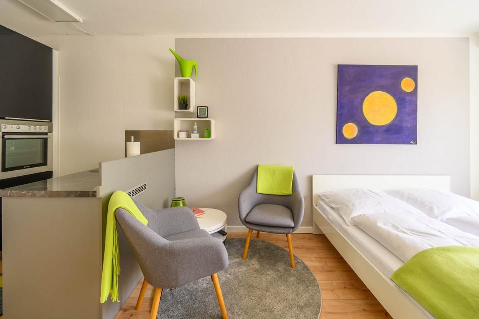 Bed, Kitchen or kitchenette, Photo of the whole room, Seating area