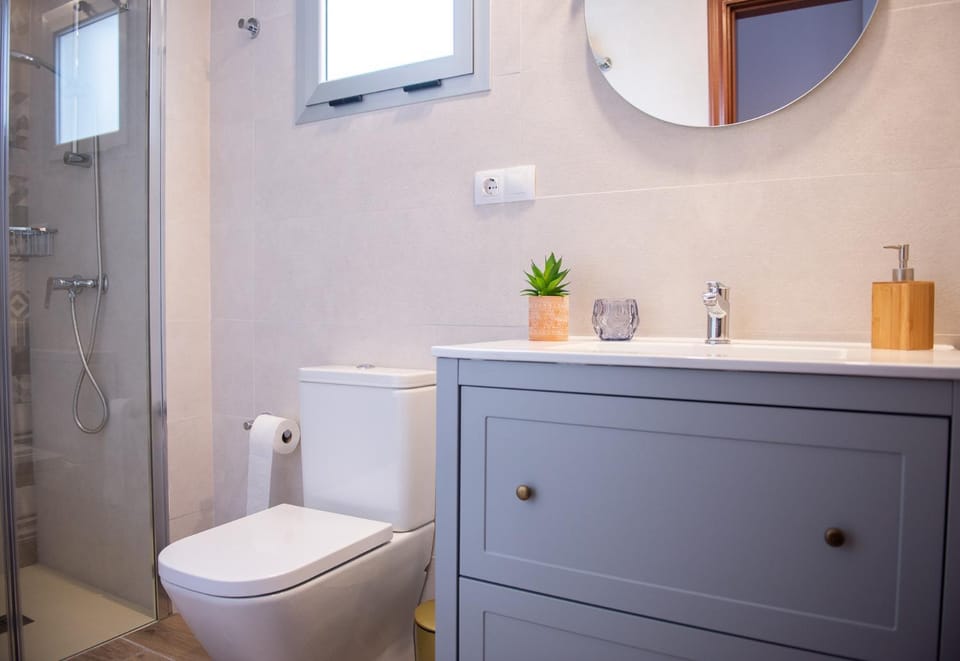 Shower, Bathroom, Decorative detail