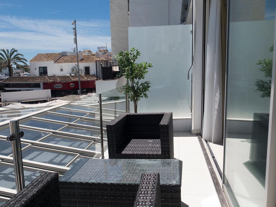 FRONT PORT LINE SLEEPS 6 Apartment in Marbella