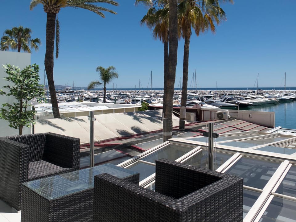 FRONT PORT LINE SLEEPS 6 Apartment in Marbella