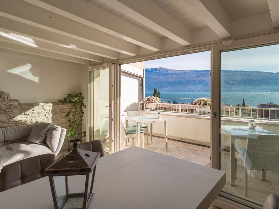 Bird's eye view, Dining area