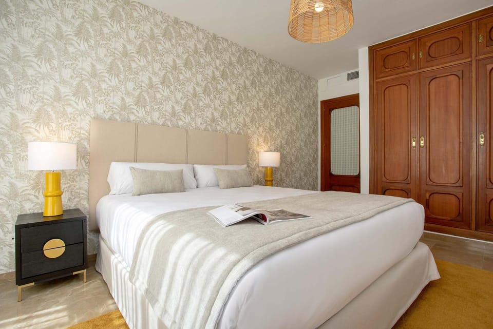 Bed, Photo of the whole room, Bedroom, wardrobe