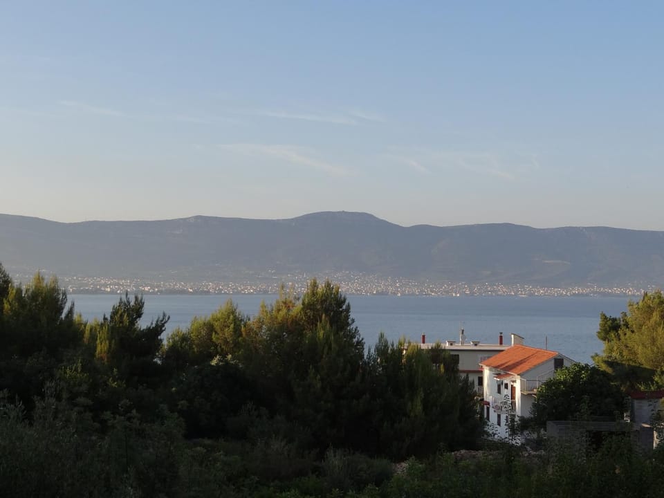 Neighbourhood, Sea view