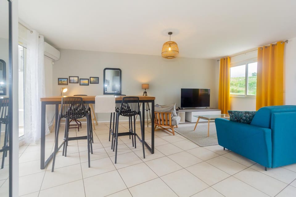 Cap Homard - spacieux apt - magnifique vue mer -proche plage Apartment in Saint-Paul