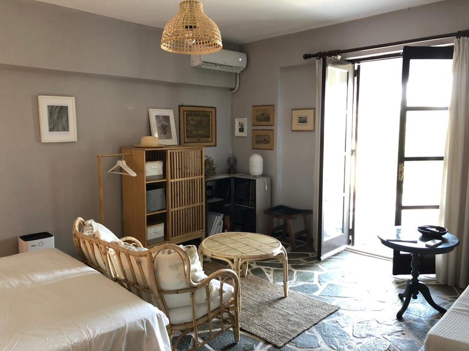 Photo of the whole room, Bedroom