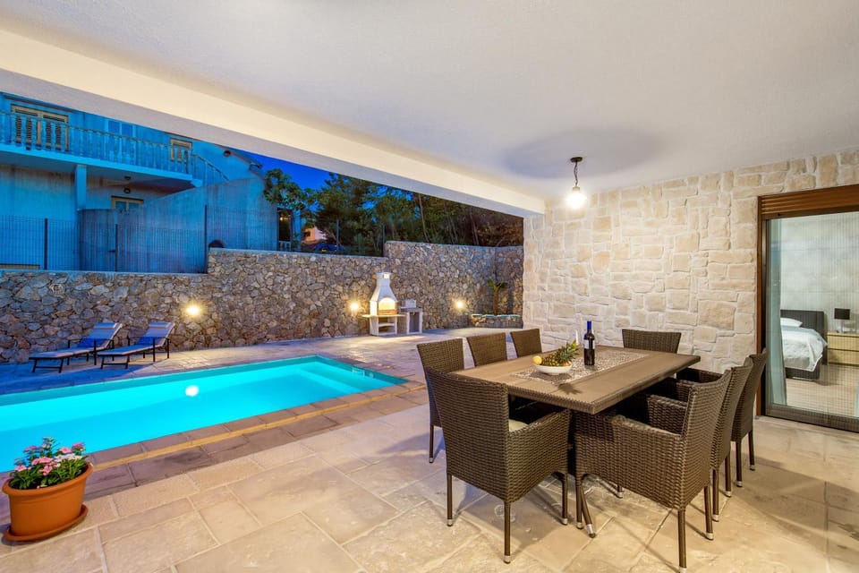 BBQ facilities, Balcony/Terrace, Dining area, Swimming pool, Swimming pool