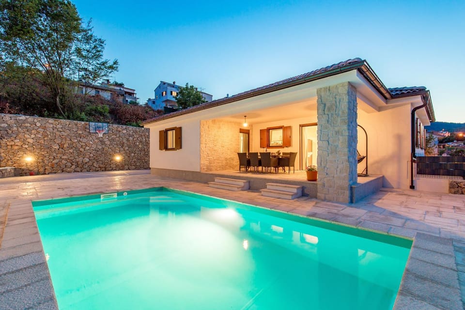 Property building, Facade/entrance, Balcony/Terrace, Beach, Pool view, Swimming pool, Swimming pool, Sunset