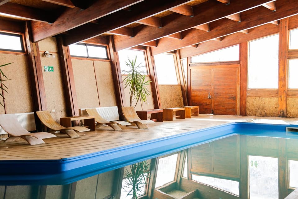 Pool view, Swimming pool, sunbed