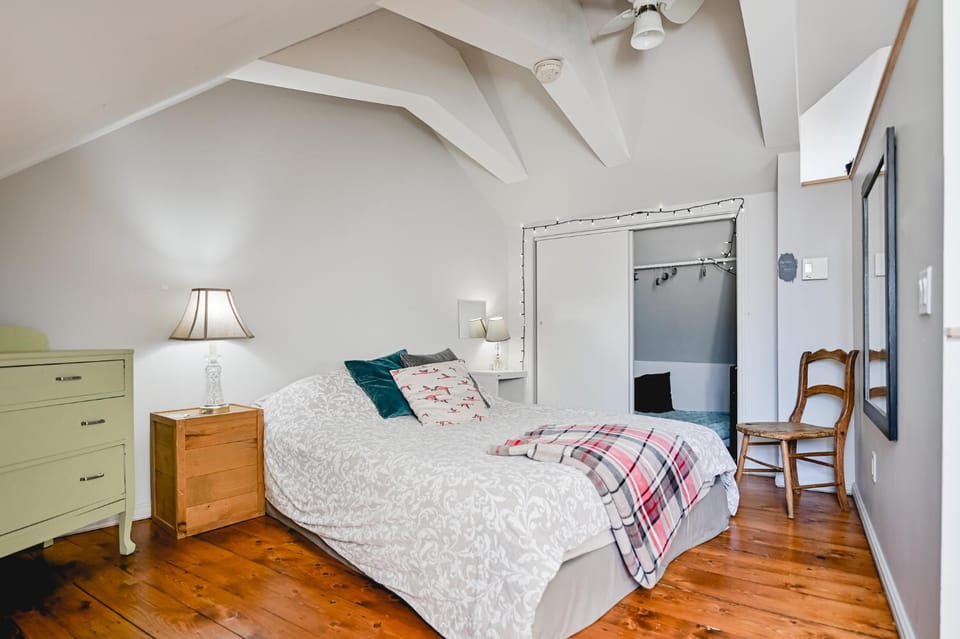 Bed, Bedroom