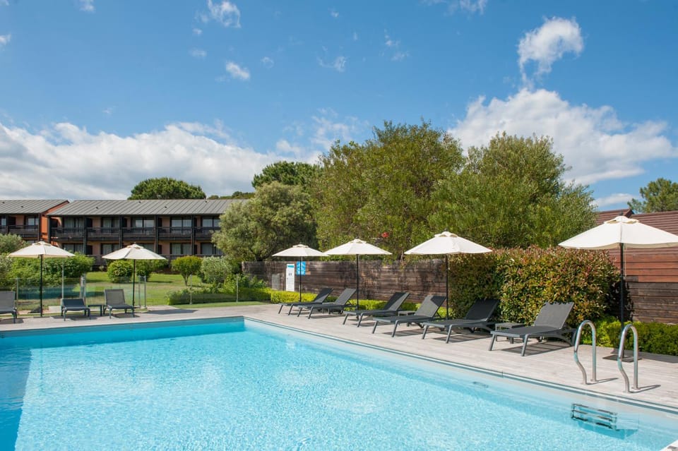 Property building, Pool view