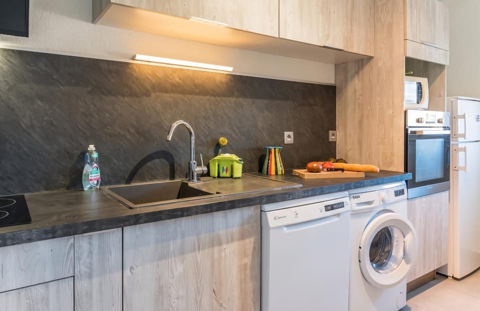 Kitchen or kitchenette