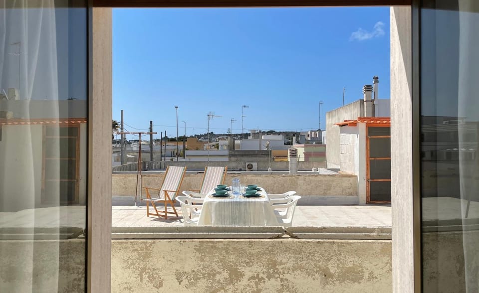 View (from property/room), Balcony/Terrace, Living room