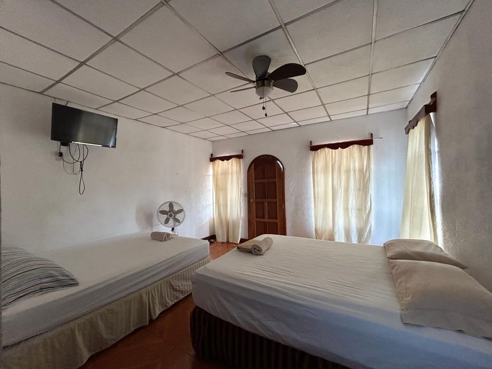 Casa Robles - Stay Near MGA Airport Apartment in Managua