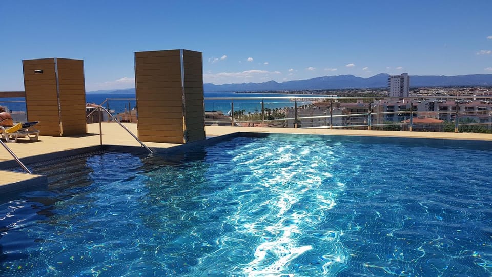 City view, Garden view, Landmark view, Mountain view, Pool view, Sea view, Street view, Swimming pool, Facility for disabled guests