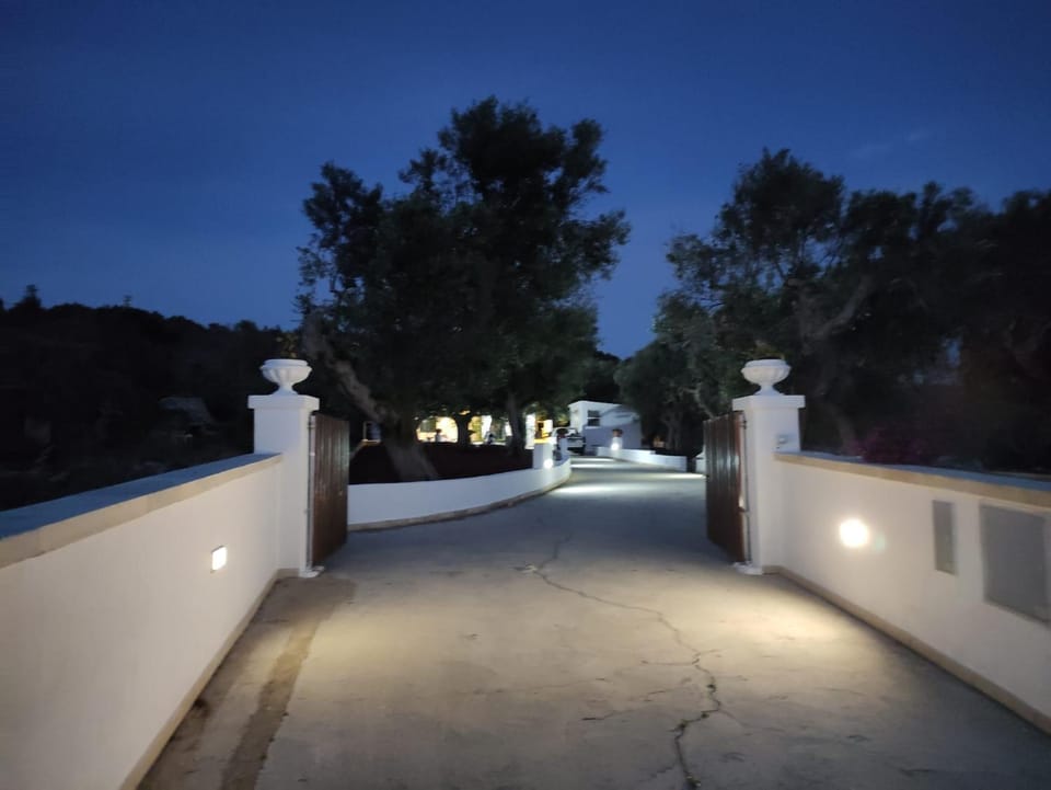 Facade/entrance, Night