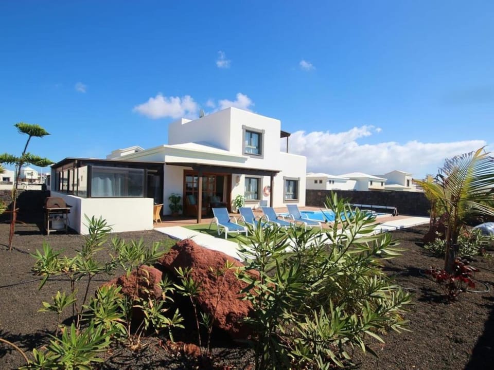 Off site, Day, Garden, Swimming pool