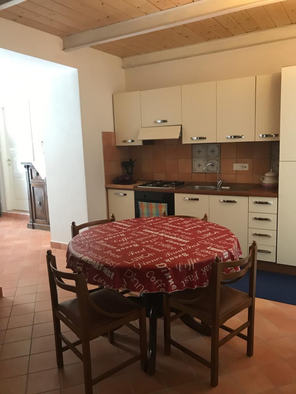 Kitchen or kitchenette, Dining area, stove