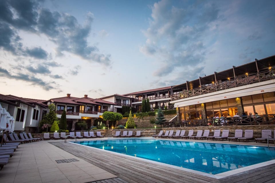 Patio, Restaurant/places to eat, Garden, Balcony/Terrace, Beach, Swimming pool