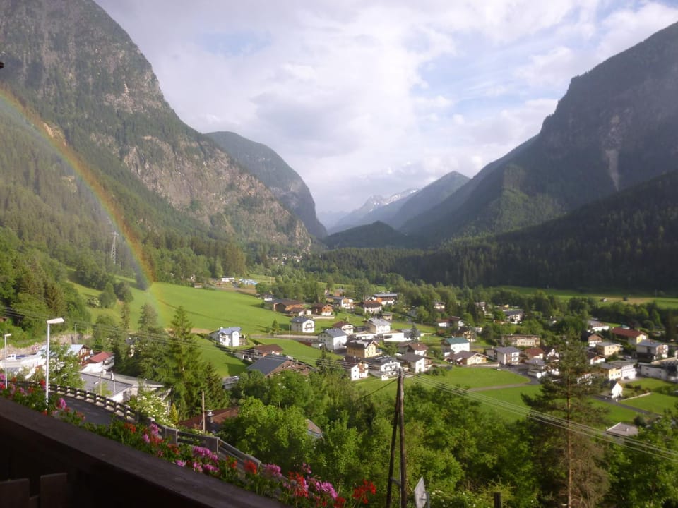 Neighbourhood, Natural landscape, Mountain view
