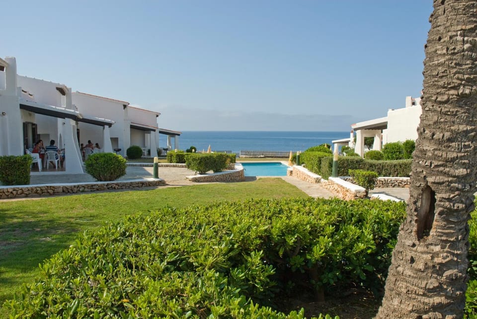 Property building, Facade/entrance, Garden, Garden, Pool view, Swimming pool, Swimming pool