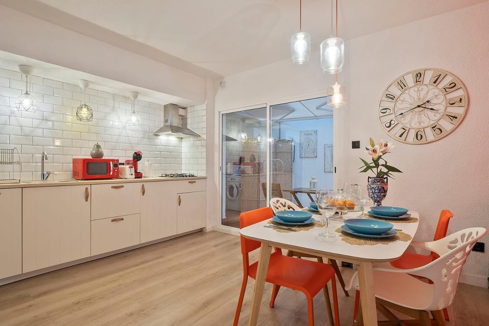 Dining area, kitchen