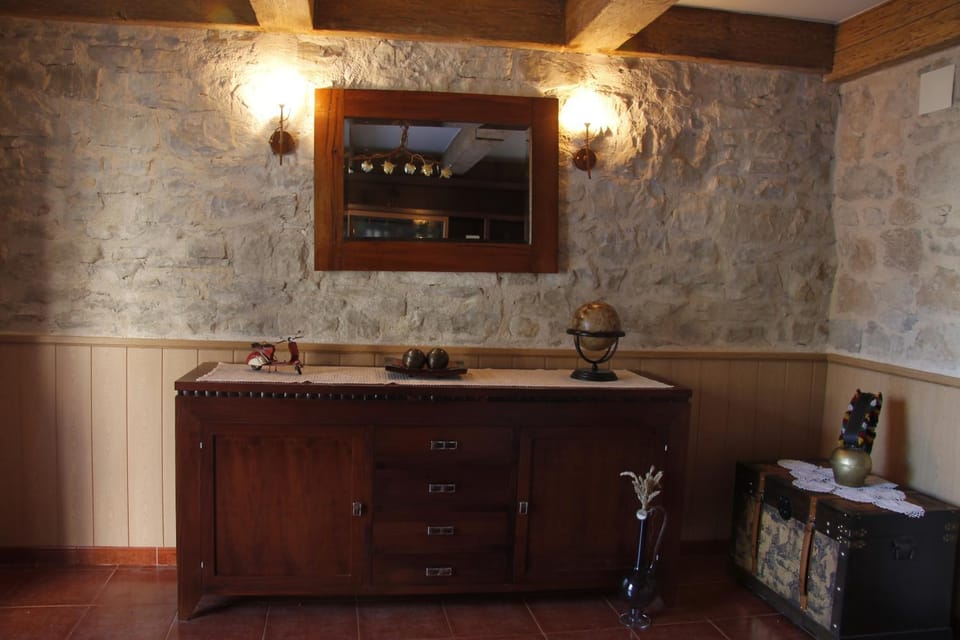 Areeta Etxea - Espejo House in Basque Country