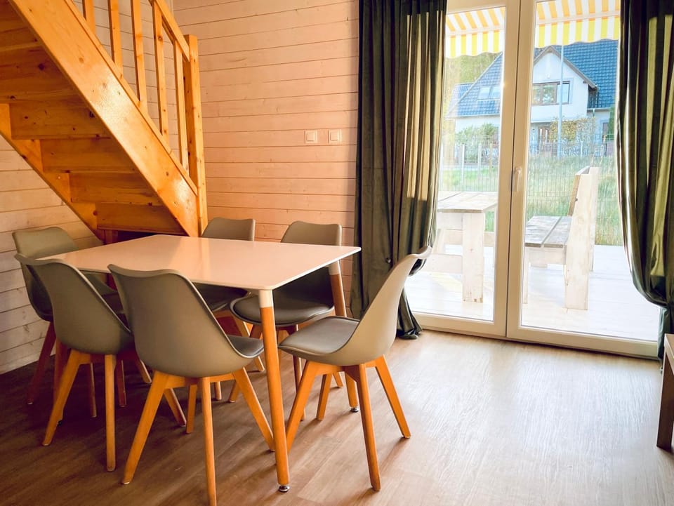 BBQ facilities, Balcony/Terrace, Dining area, Food