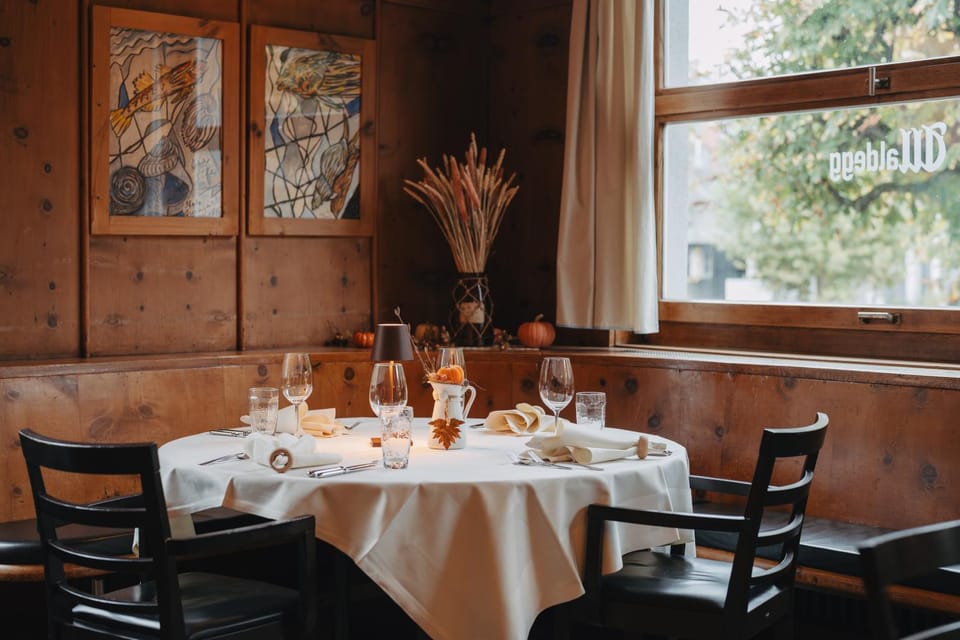 Restaurant/places to eat, Food and drinks, Banquet/Function facilities, Food, Drinks