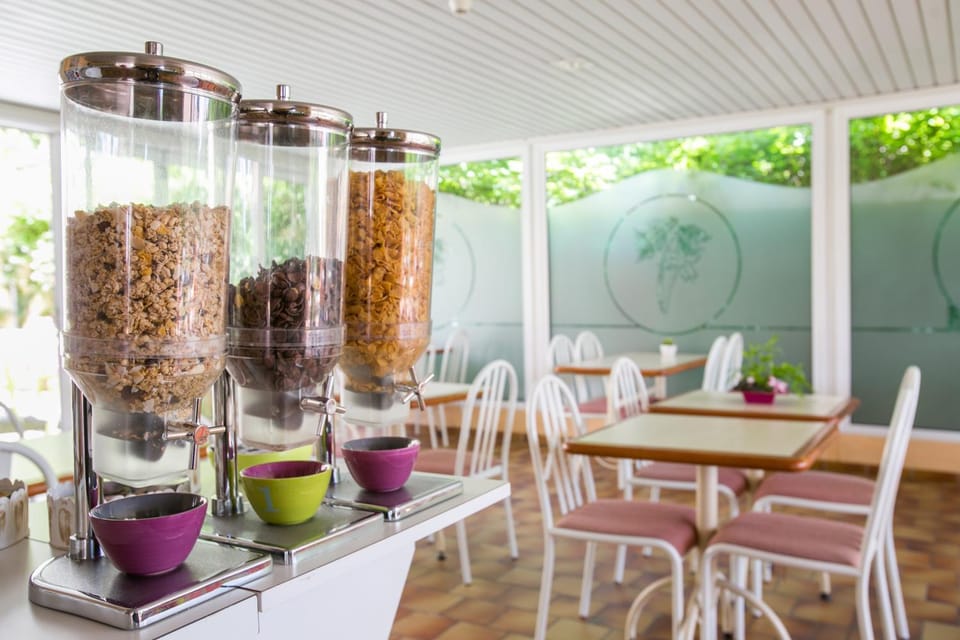 Restaurant/places to eat, Banquet/Function facilities